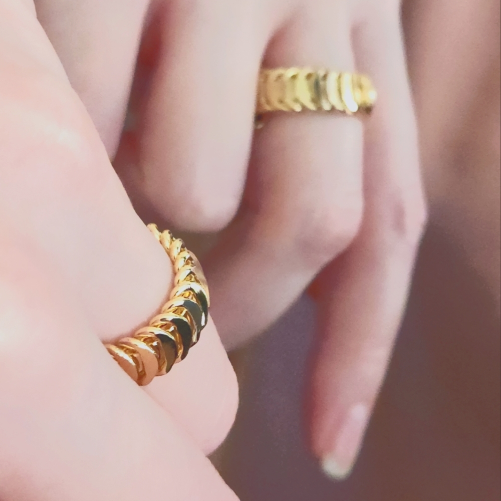 Chic Adjustable Gold Ring - Picture 5 of 5